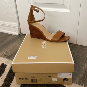 Size 7 (womens) Michael Kors Fiona Wedge Leather